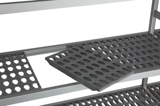 Aluminiumsreol For Hygienisk Lagring Nærbilde Av Hylle