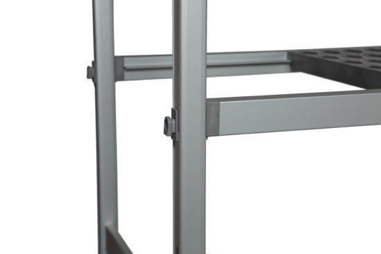 Aluminiumsreol For Hygienisk Lagring Nærbilde Av Hyllefeste